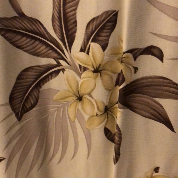 Hilo Hattie’s, Store of Hawaii Beautiful Mens Shirt - Picture 5 of 9